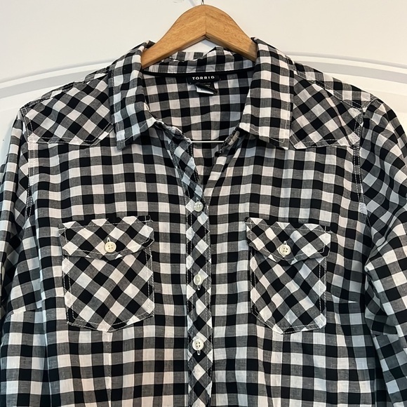 Torrid Gingham Button Down Blouse - Picture 4 of 9